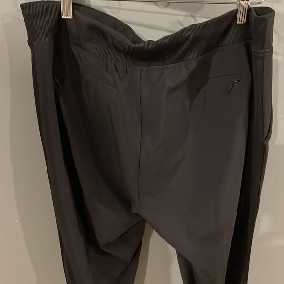 Athleta lightweight black joggers 12 - Picture 4 of 5